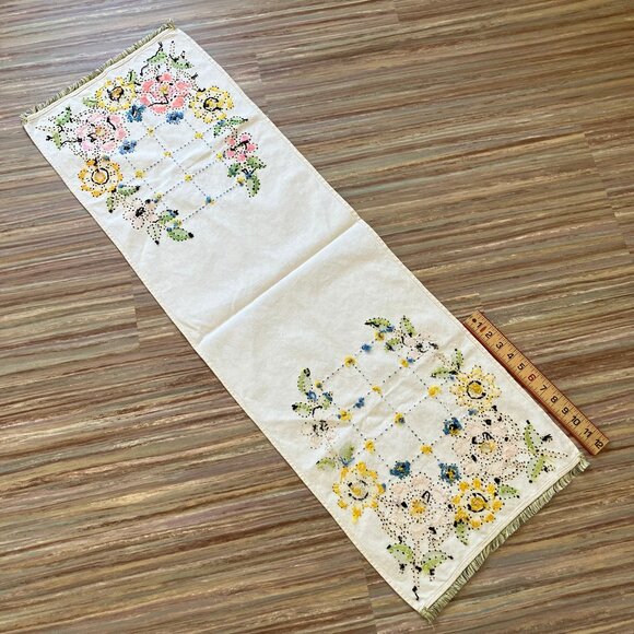 Hand Embroidered Flower Swag Table Runner Vintage Cotton w/ Fringe Ends 15x46" - Picture 7 of 9